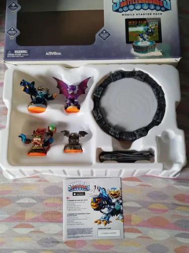 Pack compatível com PS3 Skylanders Battlegrounds completo. 