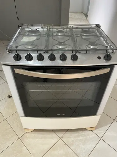 Fogão 6 bocas marca Electrolux