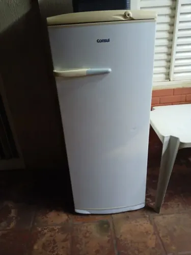 Geladeira Consul gelo seco conservada