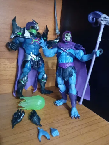 masterverse skeletor e masterverse skeleGOD