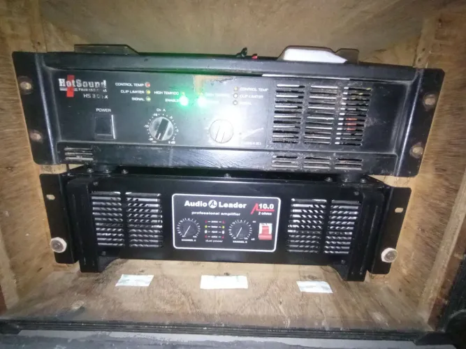 AMPLIFICADOR HORTSAUD 3.0 PROFISSIONAL POTÊNCIA 3000 WATTS RMS BEM CONSERVADO 