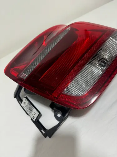 Lanterna traseira direita original recuperada com soquete Bmw 118i 2015