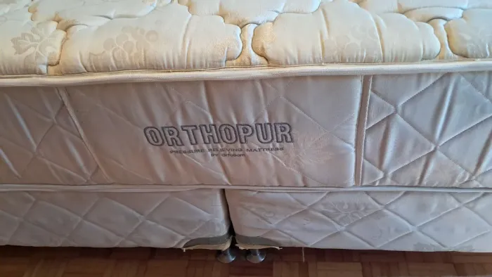 Cama Queen com molas ensacadas