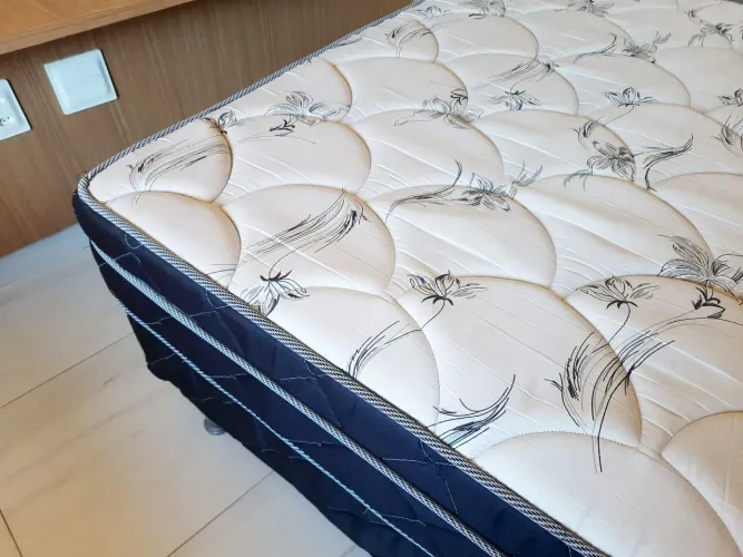 Cama Box casal(cama + colchão)
