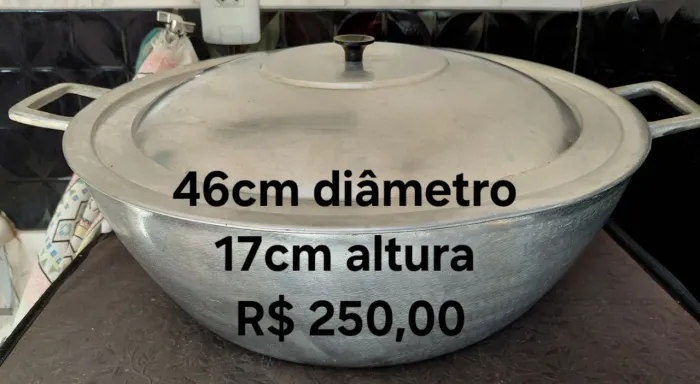 Panelas e caixas de isopor
