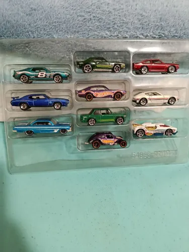 LOTE HOT WHEELS (10 CARRINHOS) - EXCELENTE ESTADO!