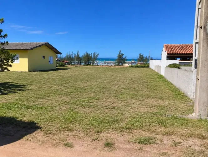 Parcele direto c/ proprietário! 200 m do mar! Terreno 390m² escriturado. Negocição facilit