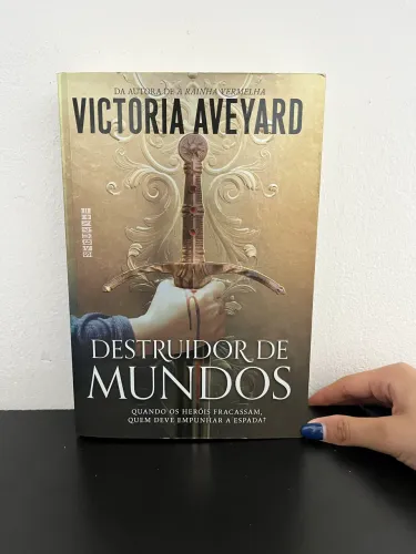 Livro - Destruidor de Mundos (Victoria Aveyard)