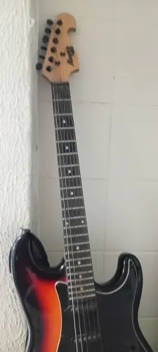 Vendo uma guitarra funcionando perfeitamente
