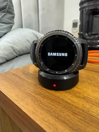 Smartwatch Samsung Gear S3 Frontier - Liga No Carregador / Bateria Viciada