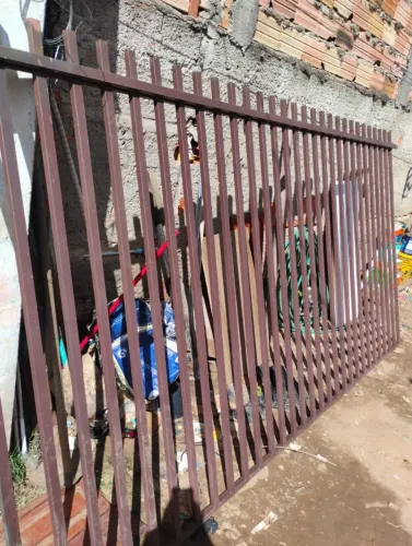 Grade portão ótimo estado pintado 340por 173