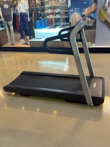 esteira technogym modelo de entrada