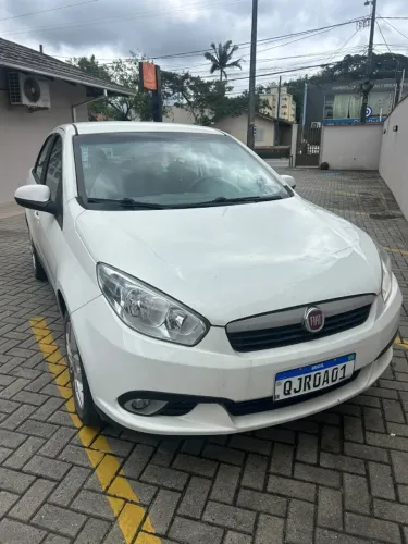 Fiat Grand Siena Essence Dual. 1.6 Flex 16V 2016