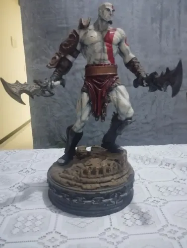 Estátua 45 cm Kratos god of war de resina
