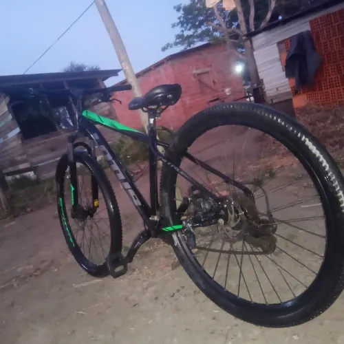 Vende-se uma bicicleta aro 29 ou troco com um iPhone 11 mais uma volta pra mim