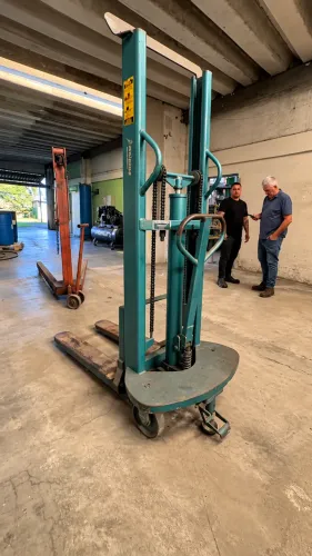 Empilhadeira Manual Hidráulica Baltrans 800kg