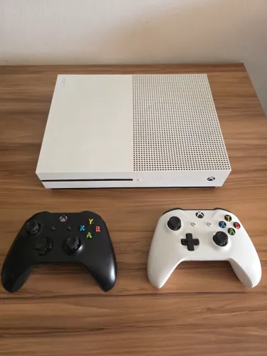 Xbox One S 1TB + 2 controles originais