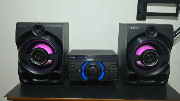 Mini System SONY MHC-M60D com função home theater, bluetooth e CD/DVD