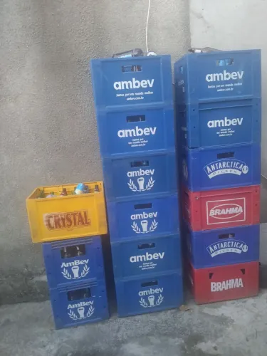 Caixas de cervejas com engradado de litrao
