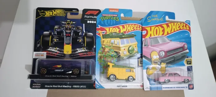 Kit três Hotwheels temáticos/Premium
