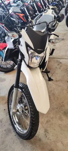 HONDA NXR BROS 160 branca 2024 Shalon veículos Cariacica