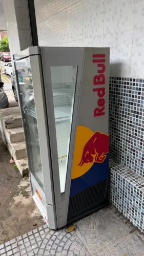 Freezer expositor Red Bull