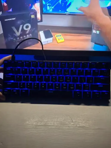 TECLADO RGB MECÂNICO (ENCOMENDADOS após a compra )