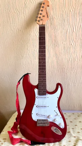 Guitarra Giannini Stratocaster Sonic X Kit Completo (capa, correia, afinador, cabo, tremo)