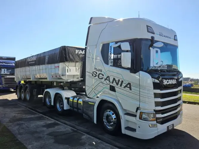 Scania R450 6x2 Ano 2019 Farol de teto Grade em black piano + Basculante Facchini 25m³ 0km