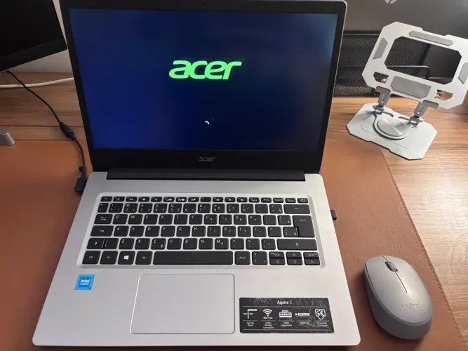 Notebook Acer Aspire 3 Celeron N4500 4GB 128GB W11P 14" - A314-35-C1W1