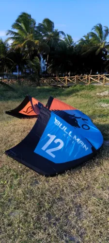 Kite seminovo 12m, barra e mochila completo seminovo! R$ 6.5000