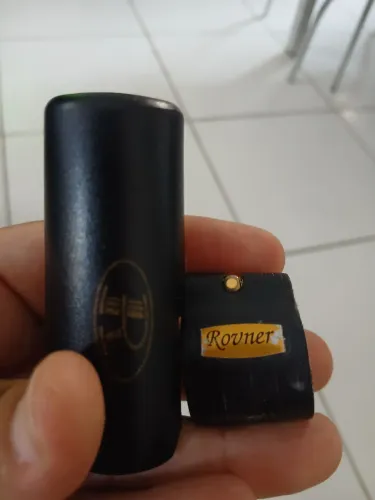 Abraçadeira de couro Rovner para Sax alto