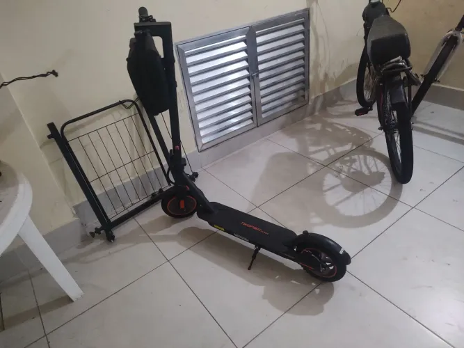 Patinete elétrico usado apenas três vezes 