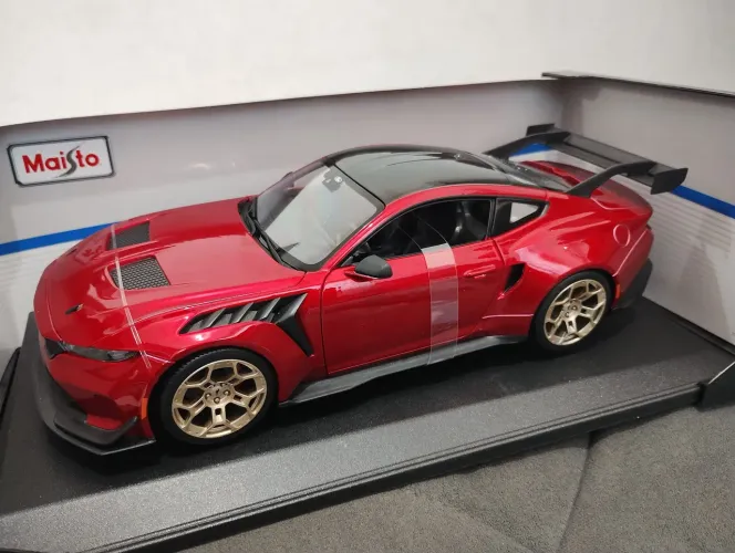 Miniatura Mustang Gtd 2025 vermelha Maisto 1/18 Nova Na Caixa