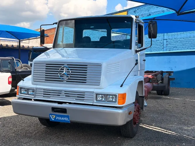 Mercedes-Bens L 1218 Chassi Alongado