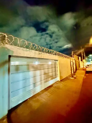 Casa com Sobrado nos fundos independente em amplo lote- Setor Morada do Sol
