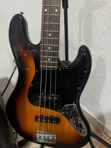 Squier Jazz Bass e Cubo Hartke