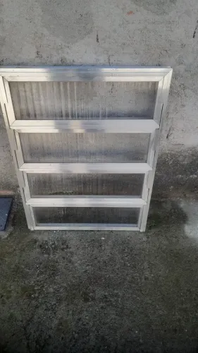 Vendo basculante de. Alumínio
