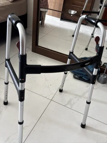 Andador articulado 