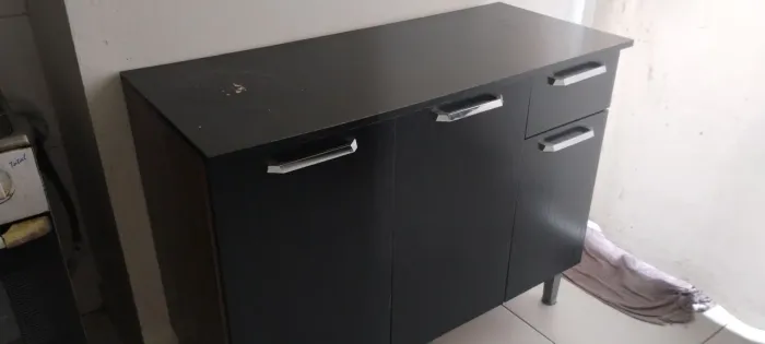 VENDO UM BALCÃO/ARMÁRIO PARA COZINHA EM BOM ESTADO