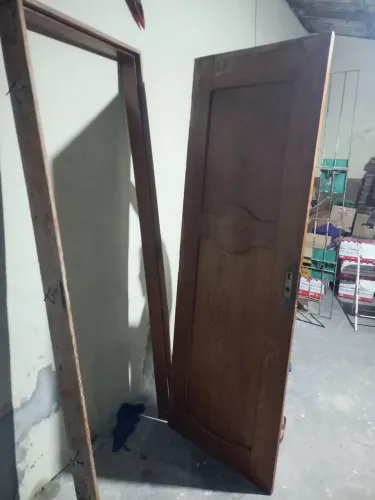 Porta com cachilho de angelim