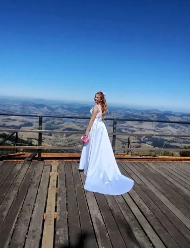Vestido de noiva com anágua venda somente no app 