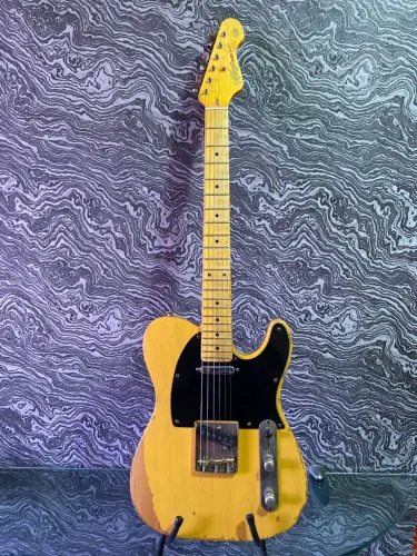 Guitarra Vintage Icon Series V52