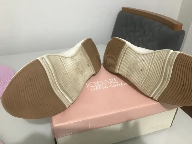 Tênis feminino Modare, cor creme tamanuo 39.