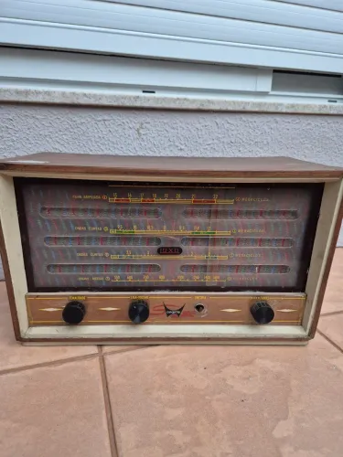 Rádio antigo Sonante Luxo. Década 50/60.