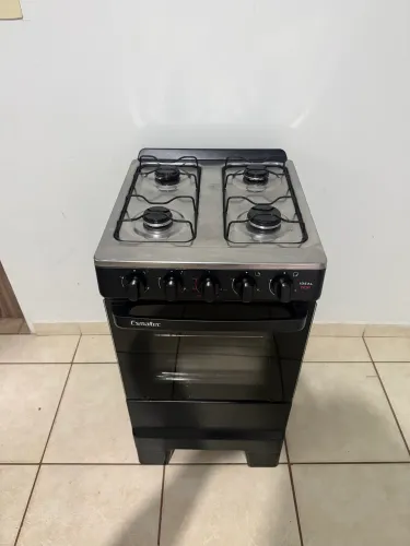 Fogão semi novo , entrego