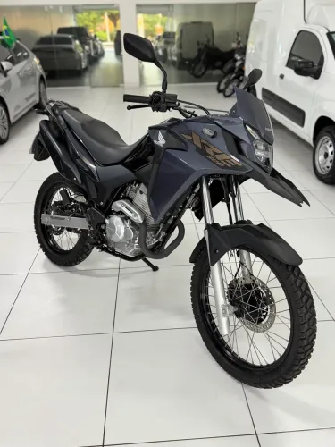 Vendo Honda Xre 300 com 1 mil km