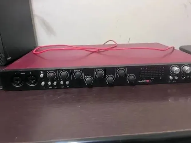 Interface Focusrite Scarlett 18i20 2a Geração (usada)