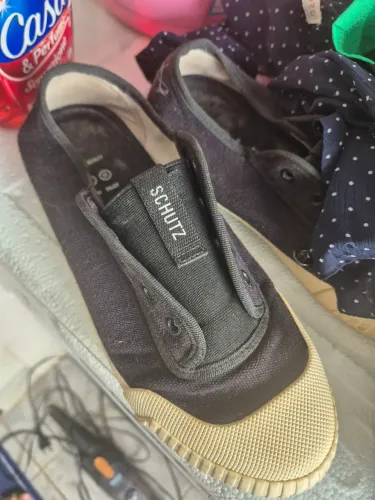 Tenis shuts