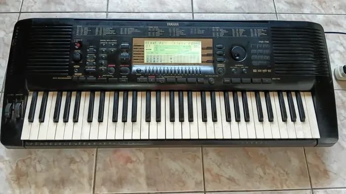 TECLADO PSR-730